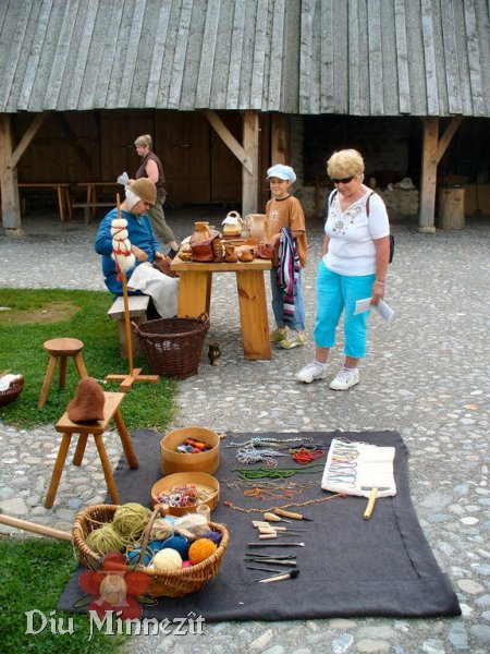 Prsentation mittelalterlichen Handwerks: Schuhmacher und Nestelmacher