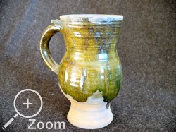 Kurg aus grünglasierter Keramik nach Funden aus Paris