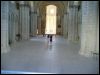 Das Eindrucksvolle Innere der Kathedrale von Fontevraud: Ort der letzten Ruhestdte von Eleonore von Aquitanien, an deren Grab die Franzosen noch immer Blumen ablegen