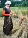Myriam bei der Getreideernte