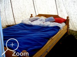 Bett aus Lärchenholz