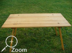 Tisch aus Eichenholz mit einzapften Beinen